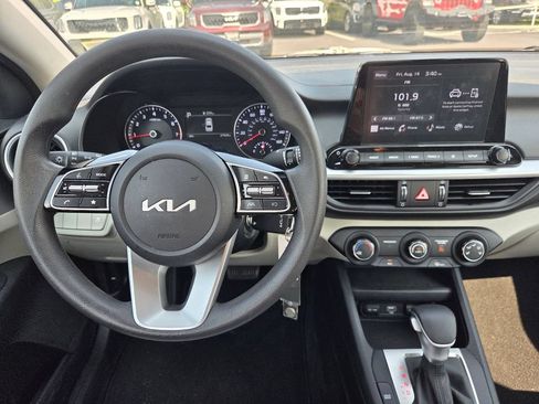 Used 2022 Kia Forte LXS FWD image 13