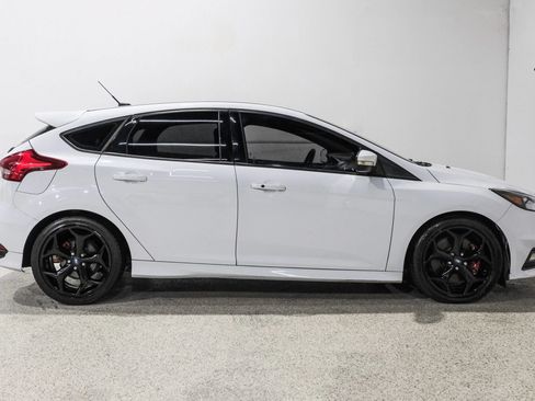 Used 2017 Ford Focus ST FWD image 5