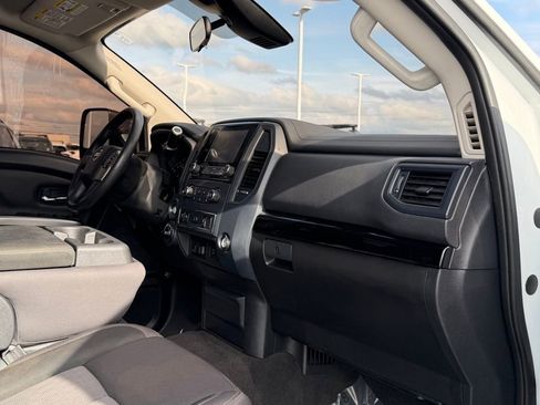 Used 2022 Nissan Titan SV AWD/4WD image 21
