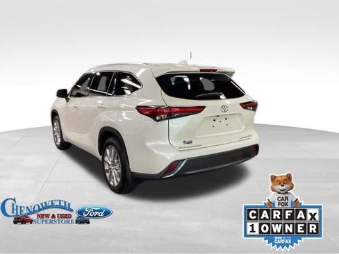Used 2021 Toyota Highlander Limited image 3