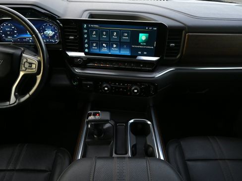 Used 2023 Chevrolet Silverado 1500 High Country w/ Technology Package image 8