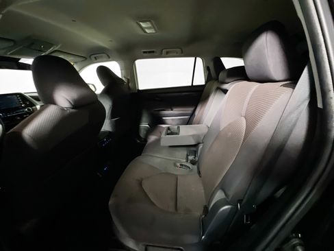 Used 2022 Toyota Highlander L image 29