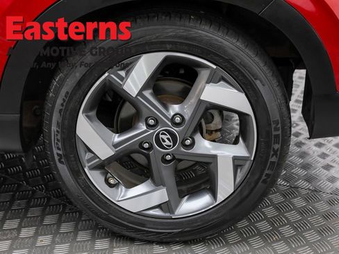 Used 2022 Hyundai Venue SEL image 31