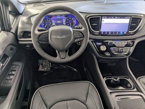 New 2026 Chrysler Pacifica Limited w/ Uconnect Theater Family Group image 13