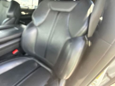 Used 2024 Jeep Wagoneer L Series II RWD image 18