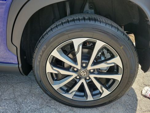 Used 2025 Toyota Corolla Cross XLE AWD/4WD image 25