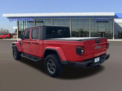 Used 2020 Jeep Gladiator Overland AWD/4WD image 3