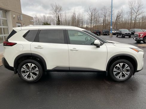 Used 2023 Nissan Rogue SV w/ SV Premium B Package image 4