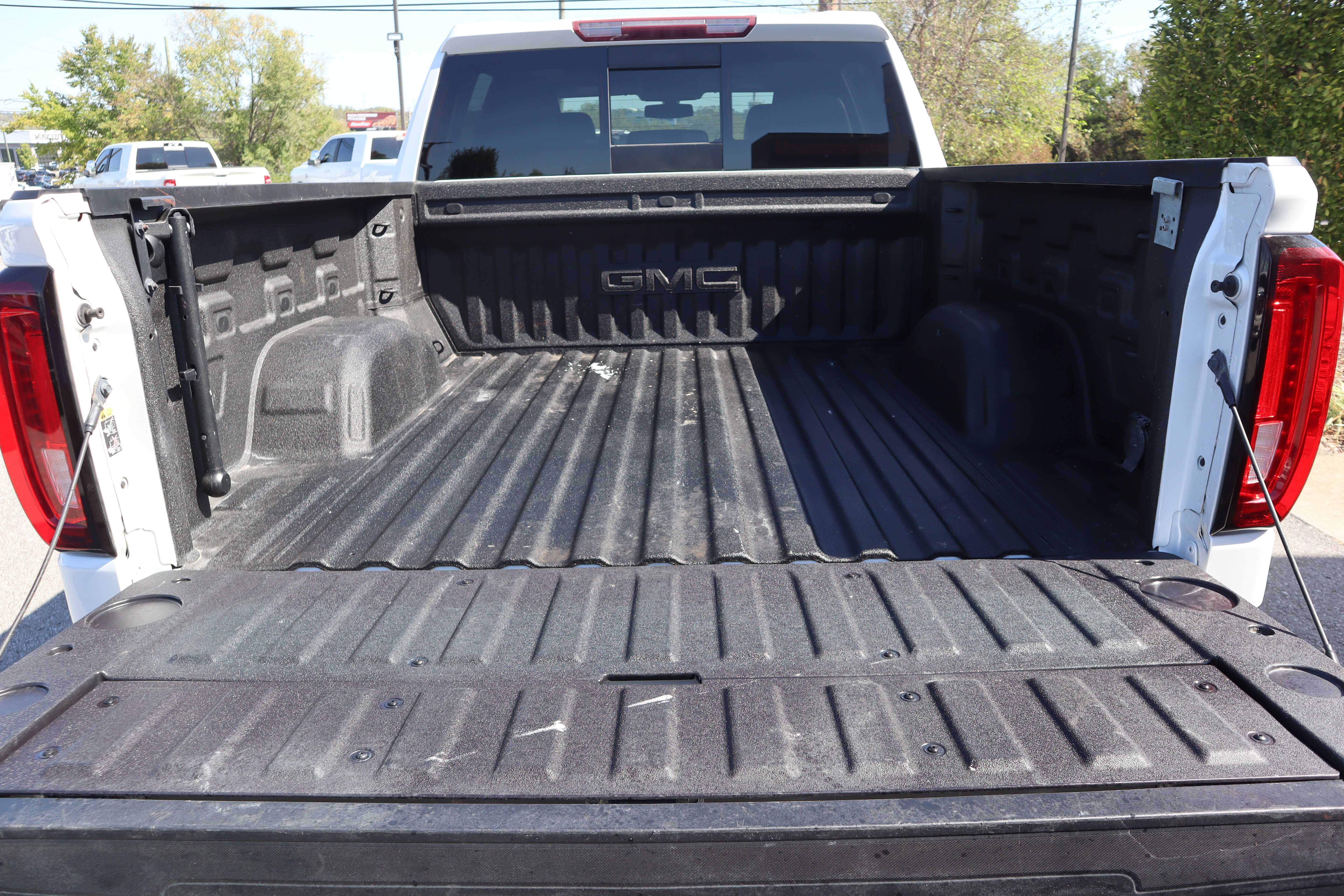 Used 2021 GMC Sierra 1500 SLT w/ SLT Convenience Package AWD/4WD image 8