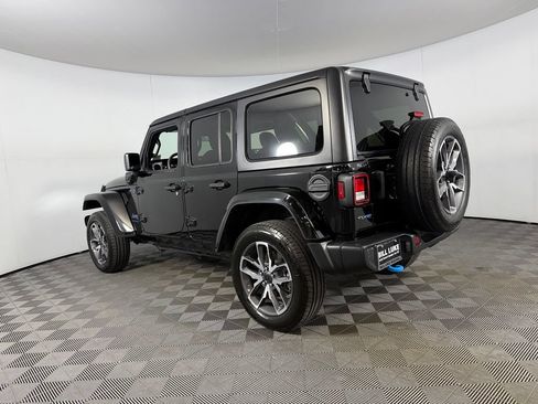 Used 2024 Jeep Wrangler Unlimited w/ Technology Group AWD/4WD image 10