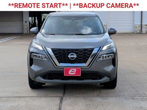 Used 2023 Nissan Rogue SV image 2
