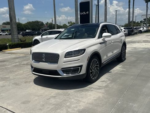 Used 2019 Lincoln Nautilus Reserve FWD image 2