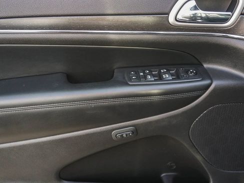 Used 2018 Jeep Grand Cherokee Limited image 18