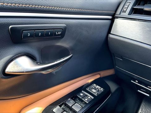 Used 2025 Lexus ES 350 w/ Premium Package image 36