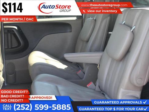 Used 2014 Chrysler Town & Country Touring image 11
