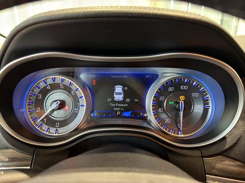 Used 2021 Chrysler 300 Touring w/ Driver Convenience Group image 11