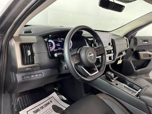 Certified 2025 Nissan Pathfinder Platinum FWD image 20