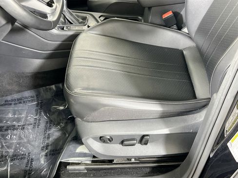 Used 2022 Volkswagen Tiguan SE image 17