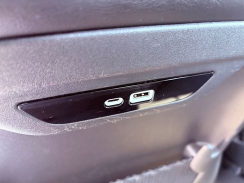 Used 2024 Chrysler Pacifica Touring-L image 16