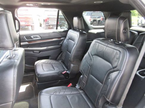 Used 2018 Ford Explorer Platinum AWD/4WD image 23