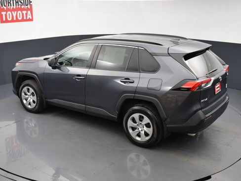 Used 2021 Toyota RAV4 LE image 18