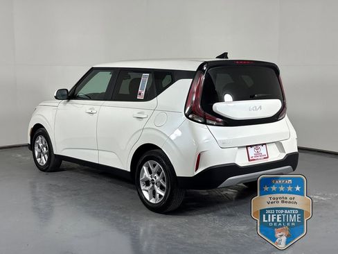 Certified 2024 Kia Soul S image 4
