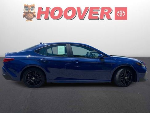 Used 2025 Toyota Camry SE w/ Convenience Package FWD image 2