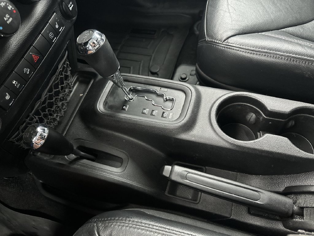 Used 2015 Jeep Wrangler Unlimited Sahara AWD/4WD image 15