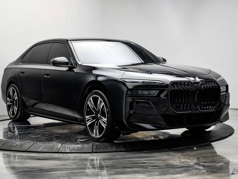 Used 2025 BMW i7 xDrive60 w/ Executive Package AWD/4WD image 24