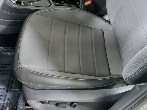 Certified 2023 Volkswagen Taos SE FWD image 12