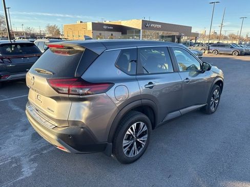 Used 2023 Nissan Rogue SV image 5