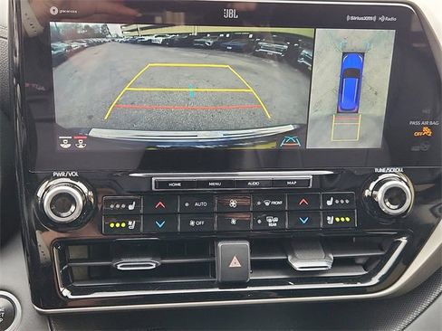 Used 2021 Toyota Highlander Limited image 15