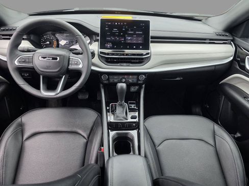Certified 2025 Jeep Compass Limited w/ Sun & Sound Group AWD/4WD image 9