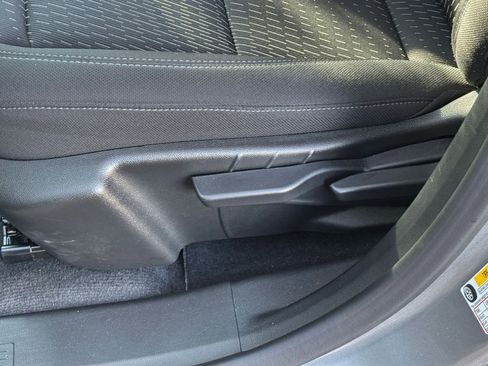 Used 2025 Chevrolet Equinox LT image 23