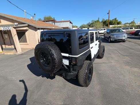 Used 2015 Jeep Wrangler Unlimited Rubicon image 50