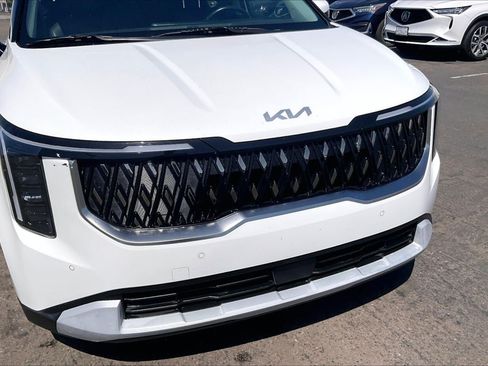 Used 2025 Kia Carnival FWD image 5