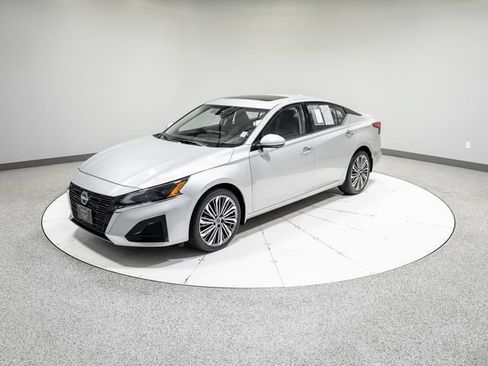 Used 2023 Nissan Altima 2.5 SL AWD/4WD image 35
