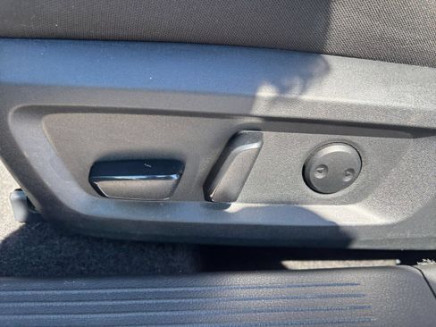 Used 2025 Nissan Rogue SV FWD image 22