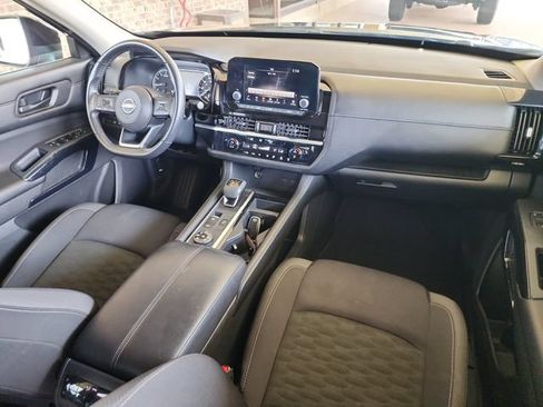 Used 2025 Nissan Pathfinder SV AWD/4WD image 14