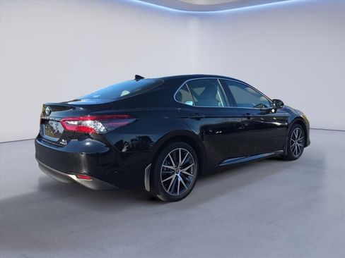 Used 2024 Toyota Camry XLE image 5