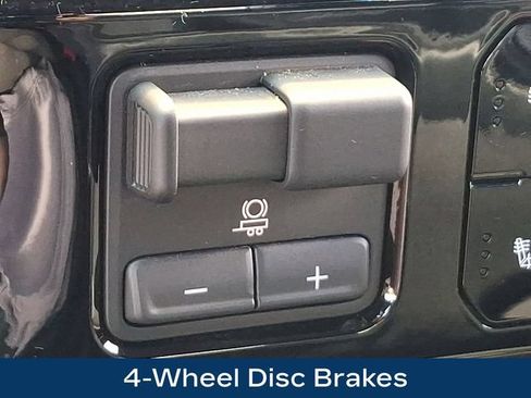 Used 2025 Chevrolet Silverado 1500 LT AWD/4WD image 18