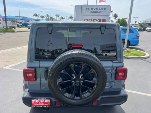 Used 2025 Jeep Wrangler Unlimited Sahara w/ Safety Group AWD/4WD image 22