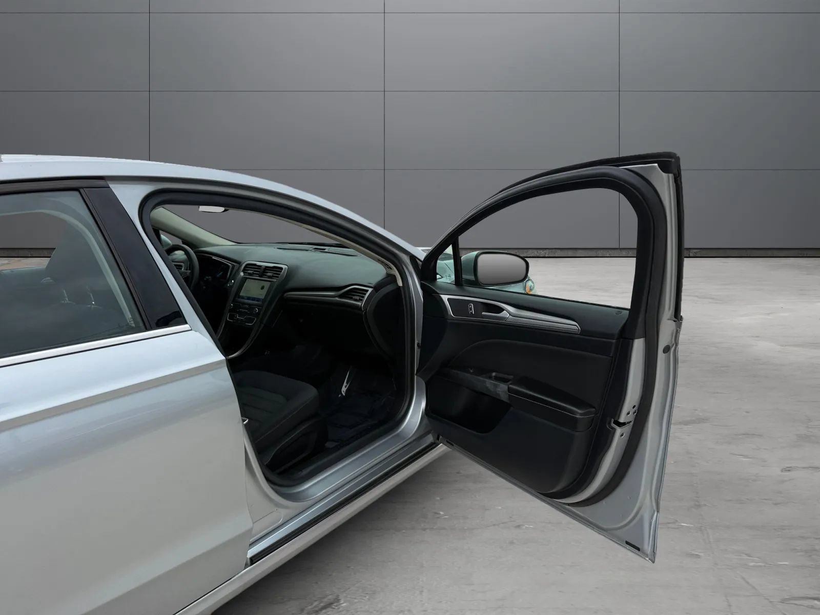 Used 2020 Ford Fusion SE FWD image 22