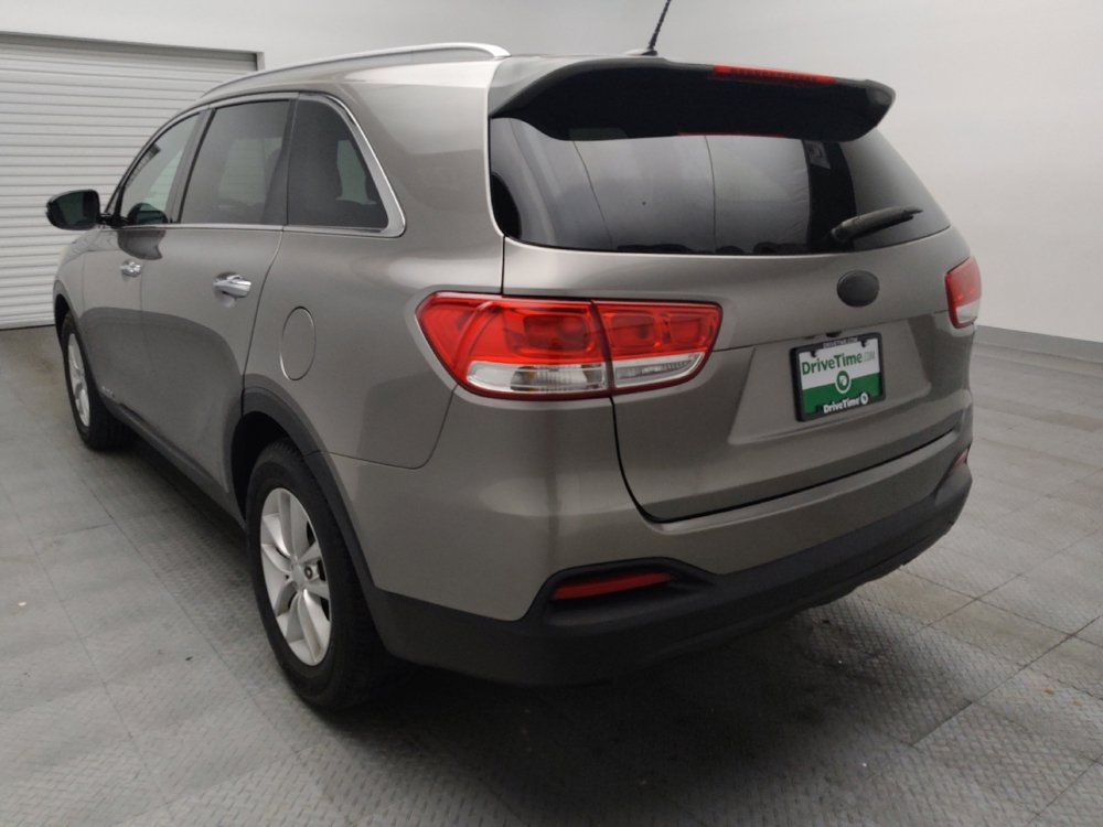 Used 2017 Kia Sorento AWD image 5