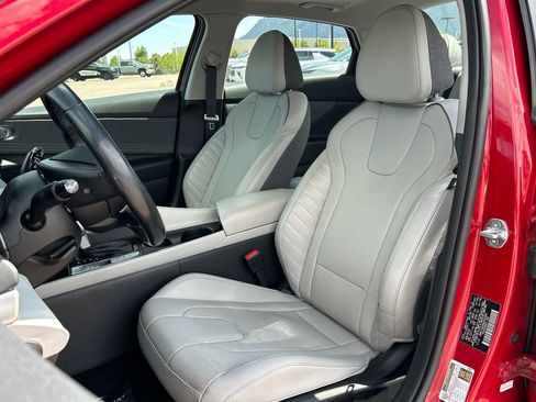 Used 2022 Hyundai Elantra Limited w/ Preferred Accessory Package FWD image 16