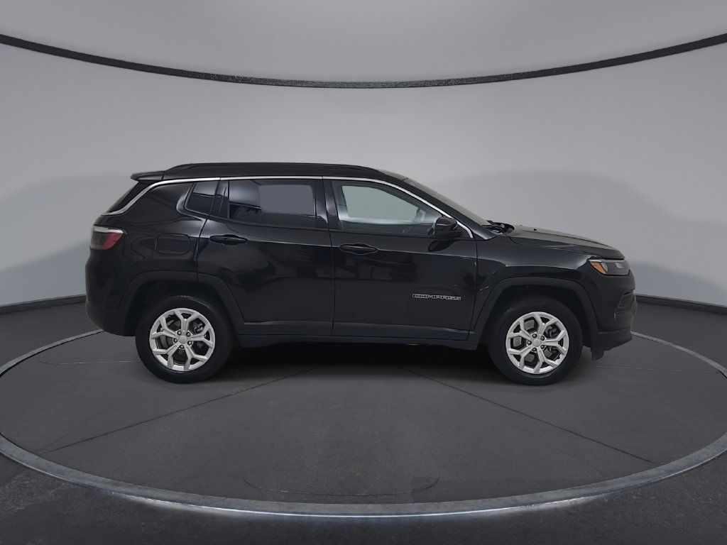Used 2024 Jeep Compass Latitude AWD/4WD image 19