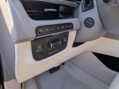 Used 2024 Cadillac Escalade Sport Platinum w/ LPO, ONYX Package AWD/4WD image 13