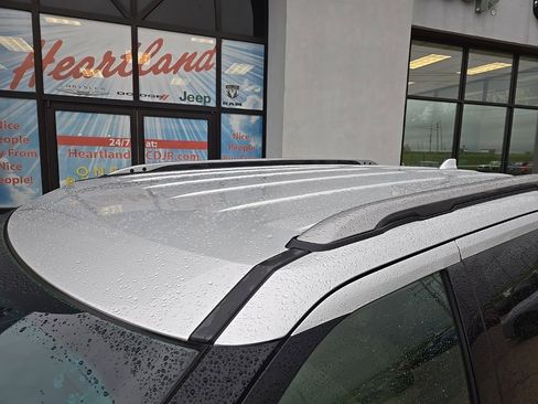 Used 2017 Ford Explorer XLT image 22