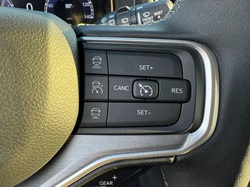 Used 2025 Jeep Wagoneer L Series II w/ 8-pass Seating Package AWD/4WD image 20