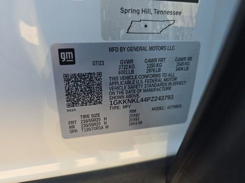 Certified 2023 GMC Acadia SLE w/ Driver Convenience Package FWD image 16